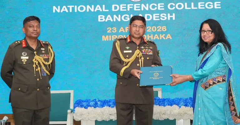 সেনাবাহিনী প্রধান জেনারেল ওয়াকার-উজ-জামান